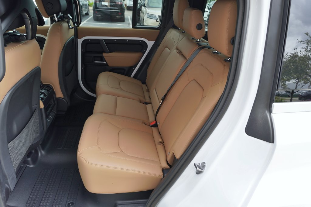 New 2026 Fuji White Land Rover S image 28
