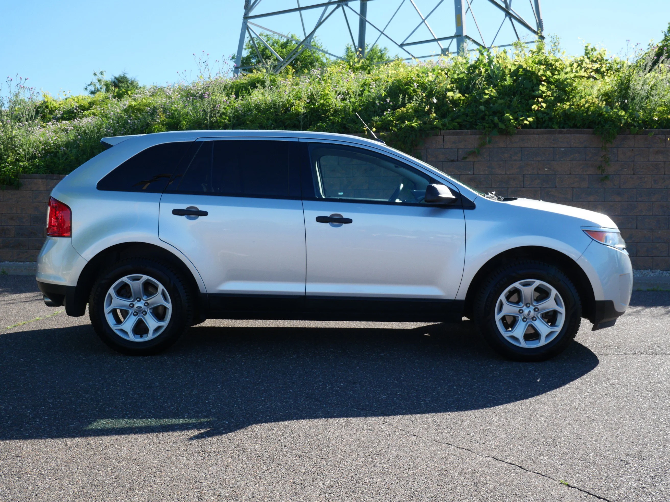 Used 2014 Ingot Silver Metallic Ford SE image 7
