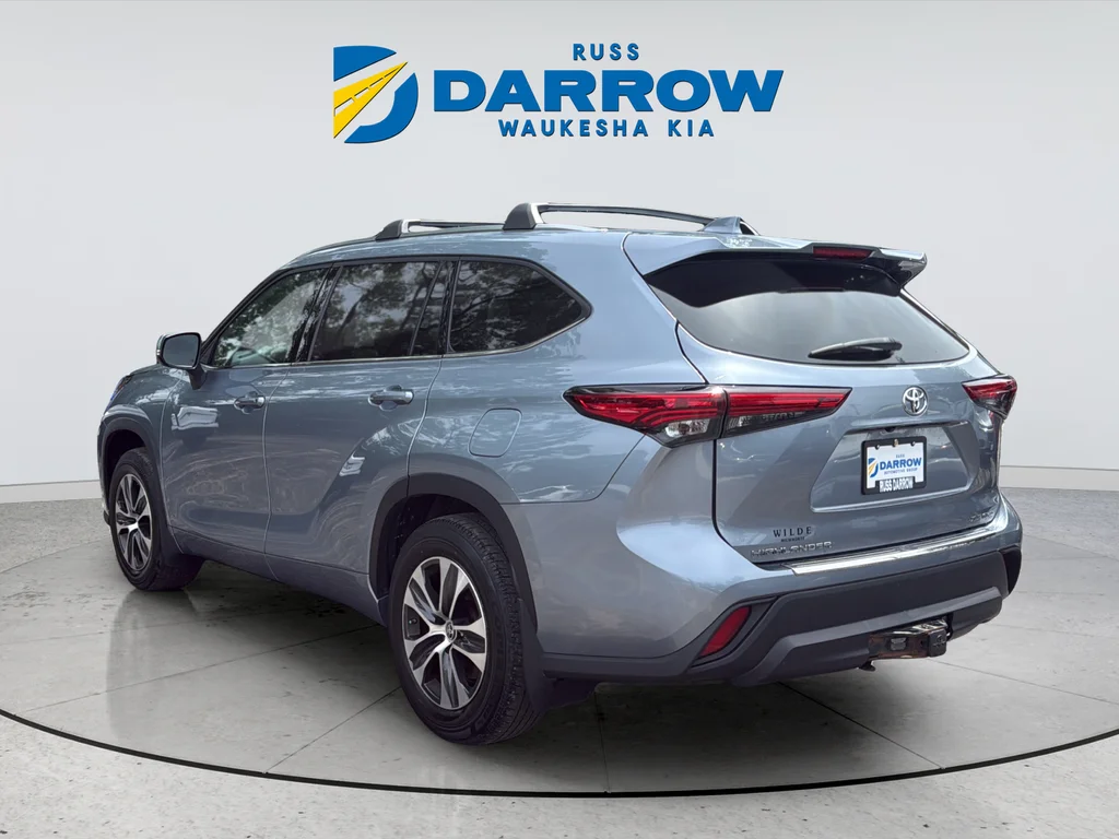 Used 2021  Toyota XLE image 3