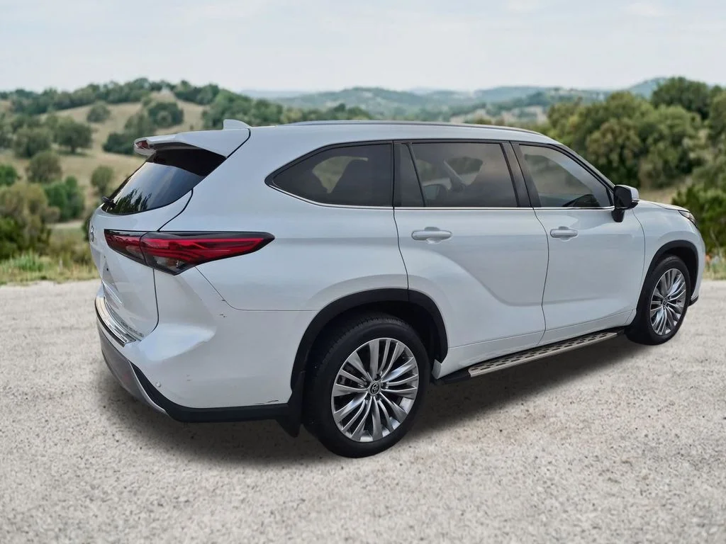 Used 2022  Toyota Platinum image 10