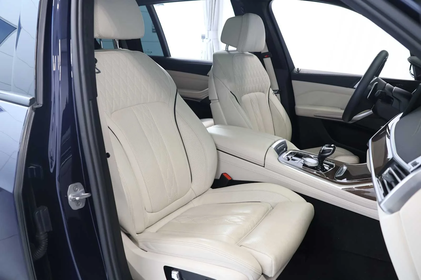 Used 2020 Tanzanite Blue II Metallic BMW xDrive40i image 15