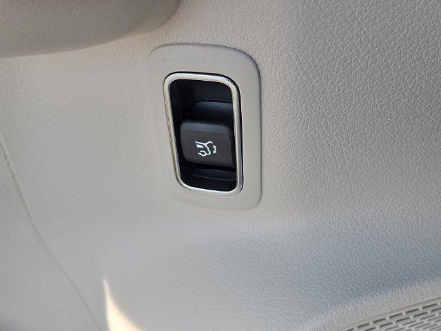 New 2026 Polar White Mercedes-Benz GLB250 image 24