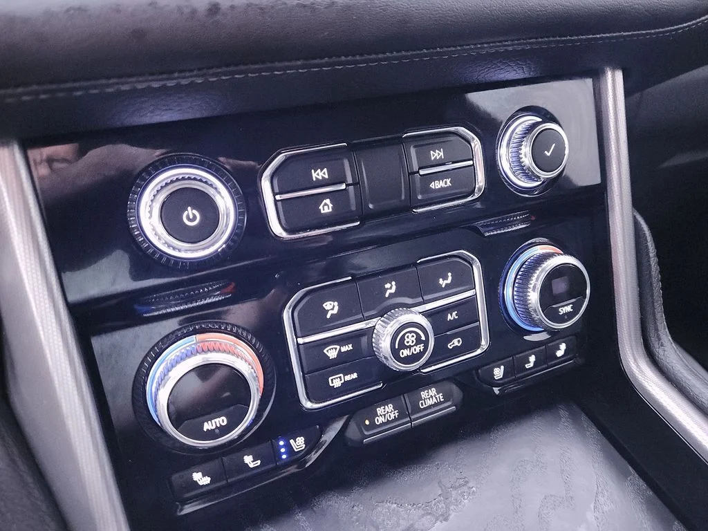 Used 2022 Green GMC Denali image 18