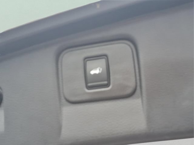 Used 2023 White Nissan SL FWD image 22