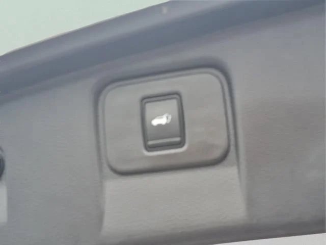 Used 2023  Nissan SL image 22