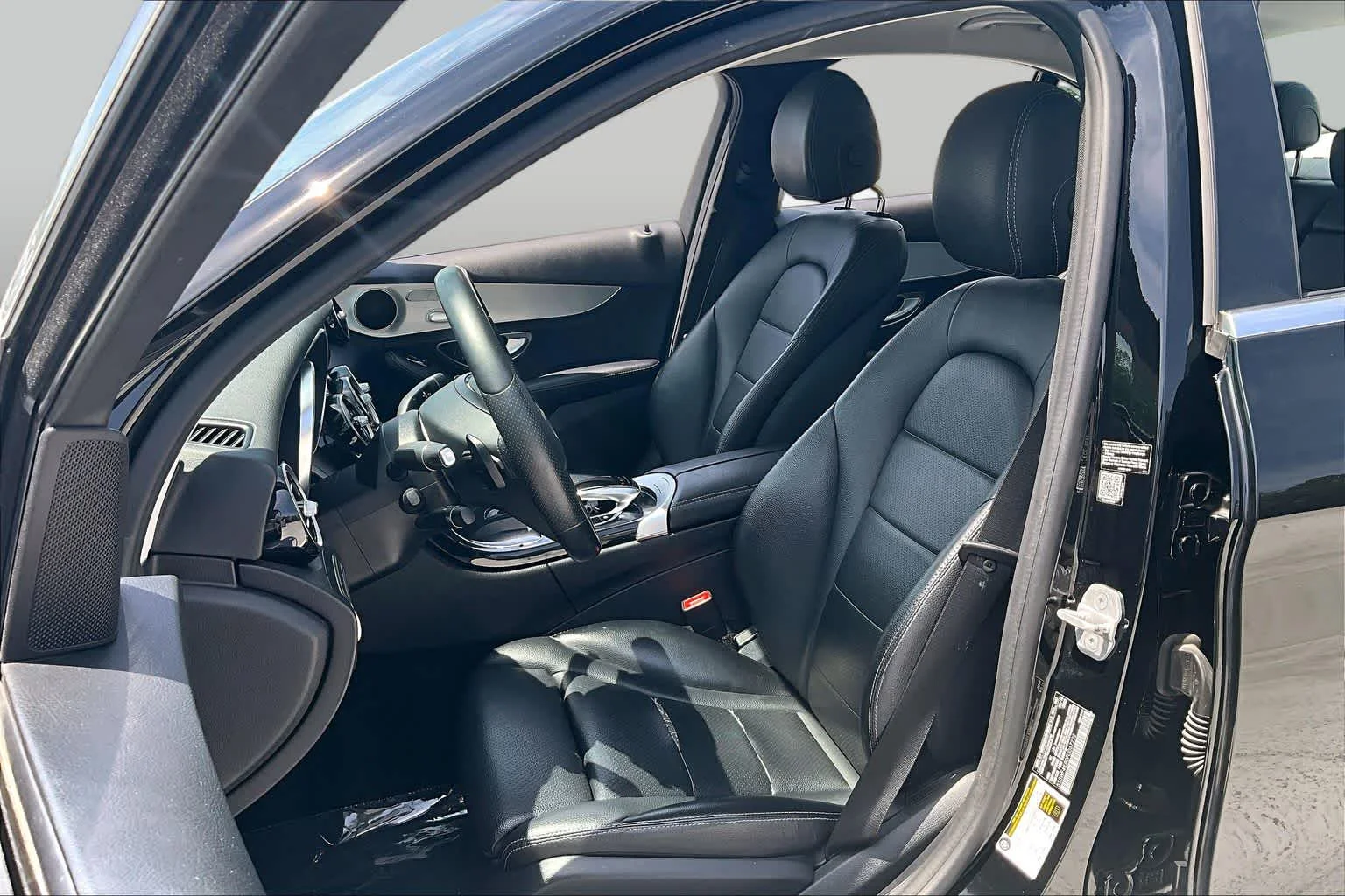 Used 2015 Obsidian Black Metallic Mercedes-Benz C 300 image 14