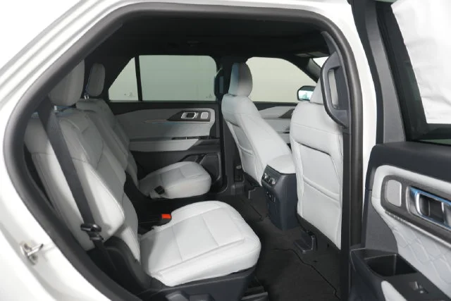 New 2027 Star White Metallic Tri-Coat Ford Platinum™ image 29