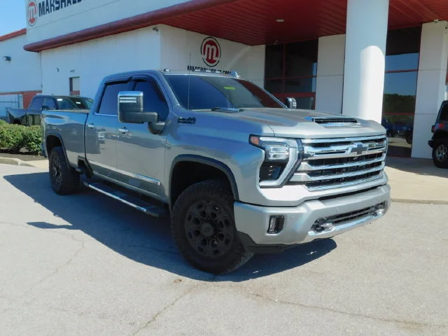 Used 2024 Gray Chevrolet High Country image 3