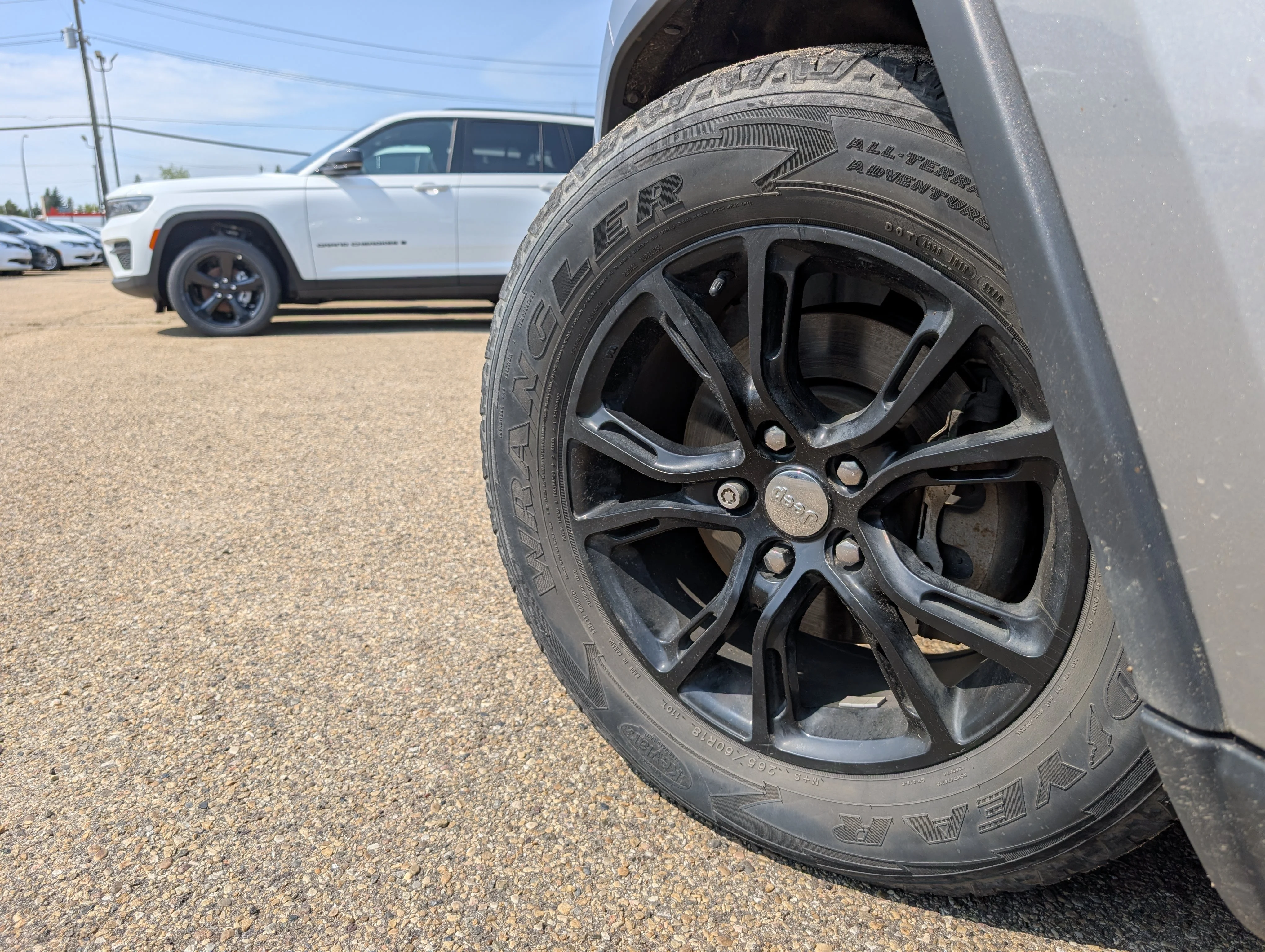Used 2017 Billet Metallic Jeep Trailhawk image 11