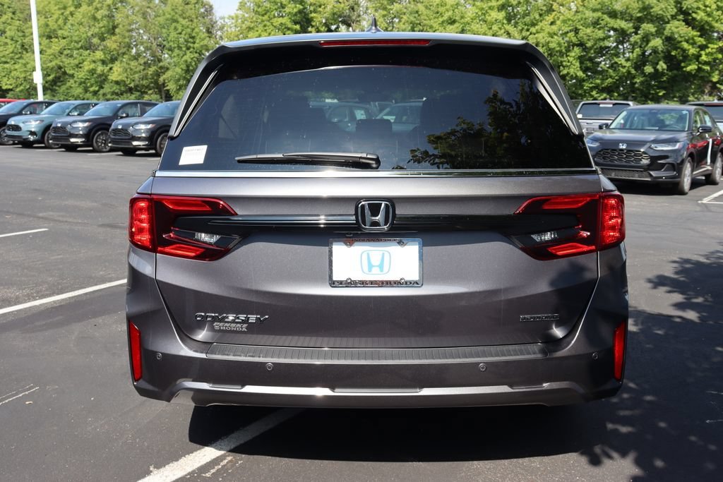 New 2026 Modern Steel Metallic Honda Touring image 4