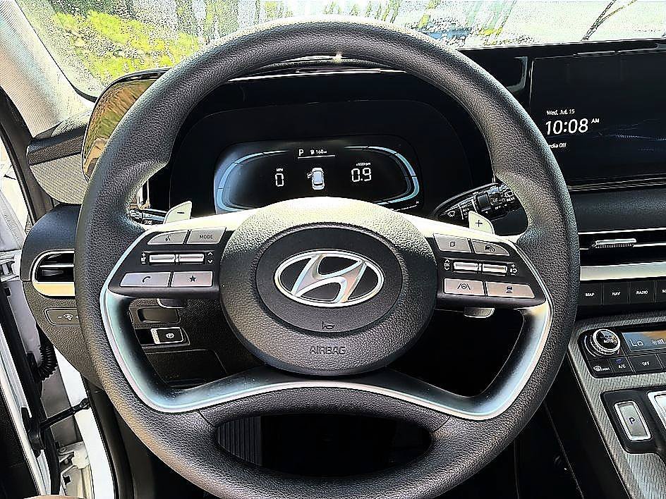 Used 2025 Hyper White Hyundai SE image 13