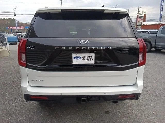New 2025 Star White Metallic Tri-Coat Ford Active image 4