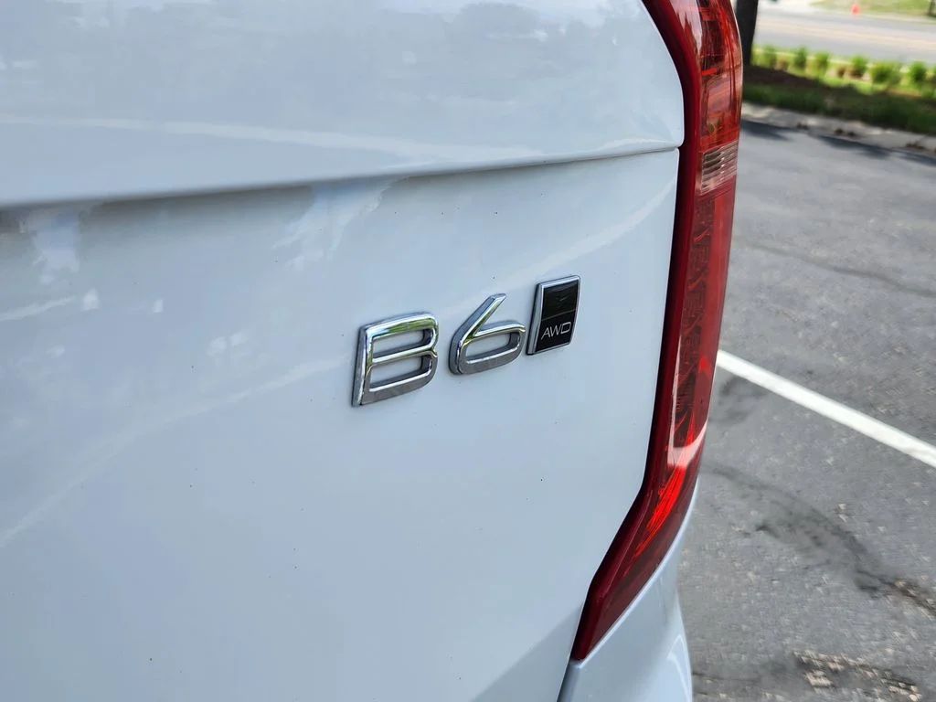 Used 2023 Crystal White Metallic Volvo Ultimate image 30