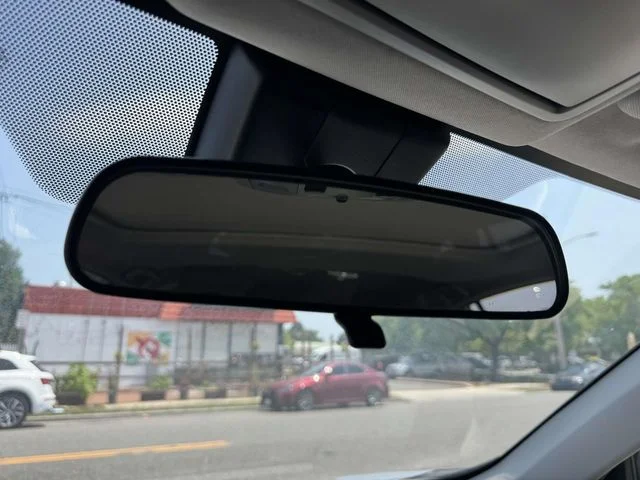 Used 2018 Silver Toyota XLE image 39