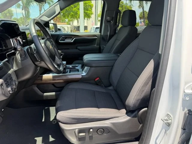 New 2025 Summit White Chevrolet LT image 10