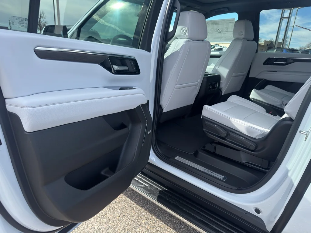 2026 Chevrolet Suburban Premier - Photo 13