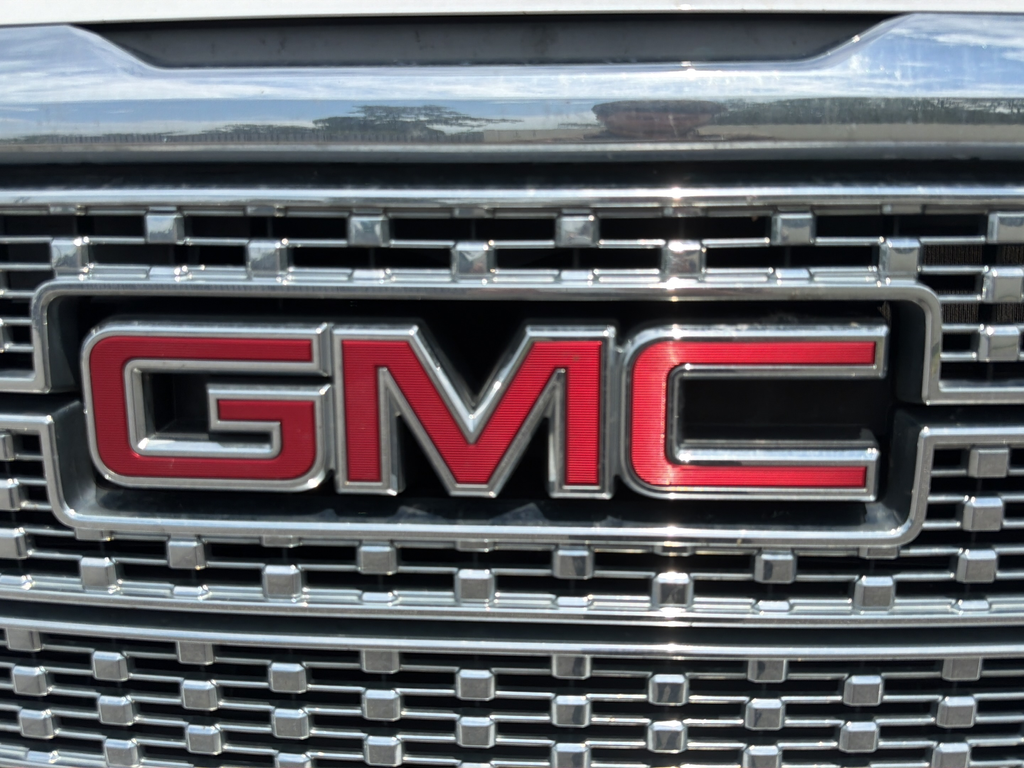 Used 2017 White Frost GMC Denali image 18