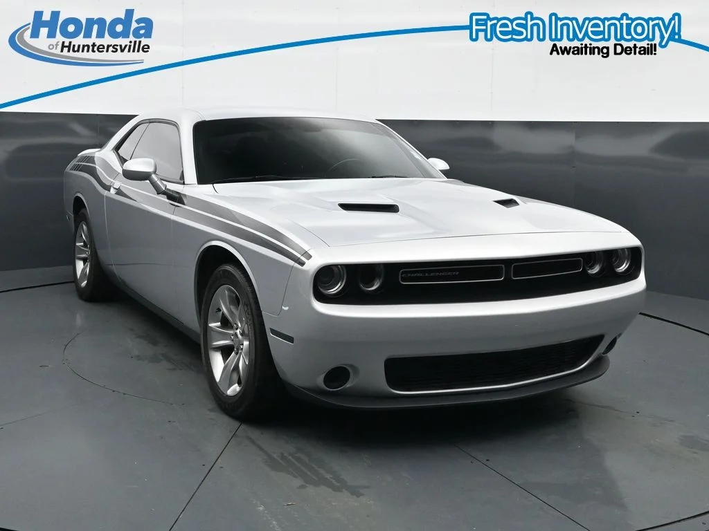 Used 2021 Triple Nickel Clearcoat Dodge SXT image 3