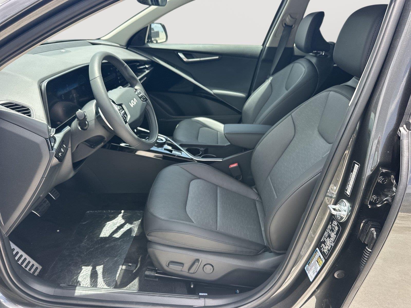 New 2026 Interstellar Gray Kia Wave image 7