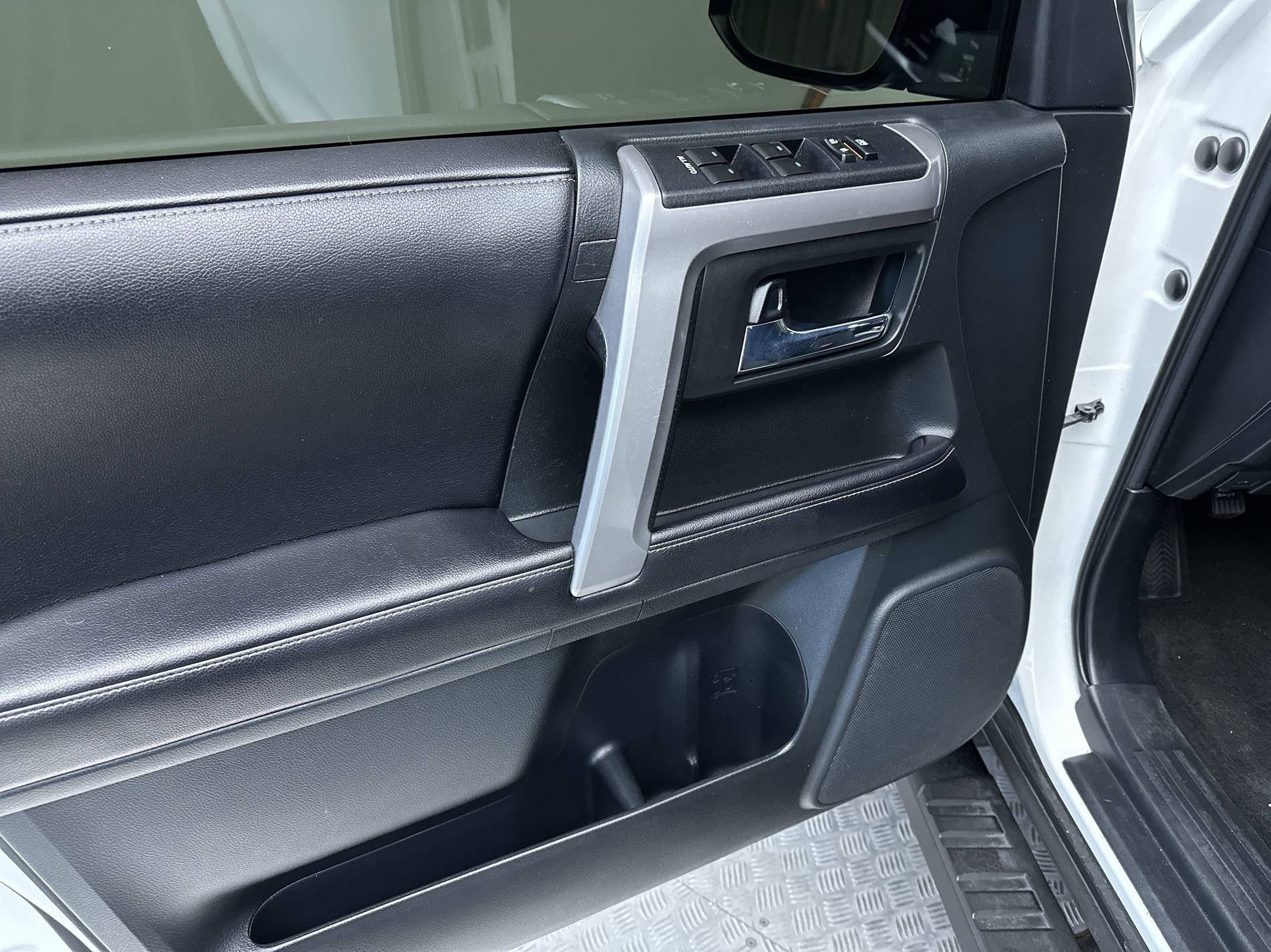 Used 2016 Super White Toyota SR5 image 15