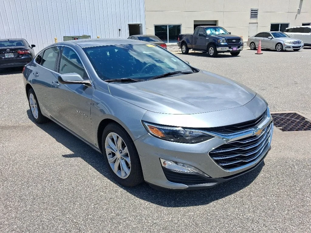 Used 2024 Gray Chevrolet LT image 3
