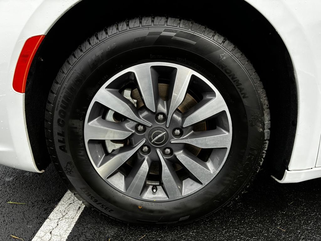 Used 2023 White Chrysler Touring L image 7
