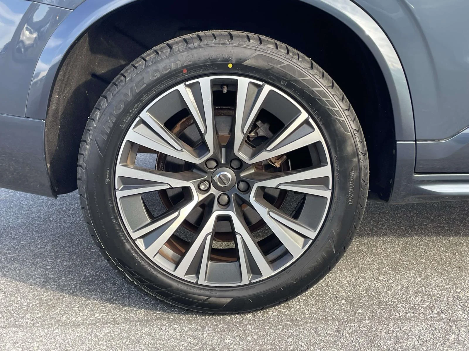 Used 2020 Denim Blue Metallic Volvo Momentum image 31