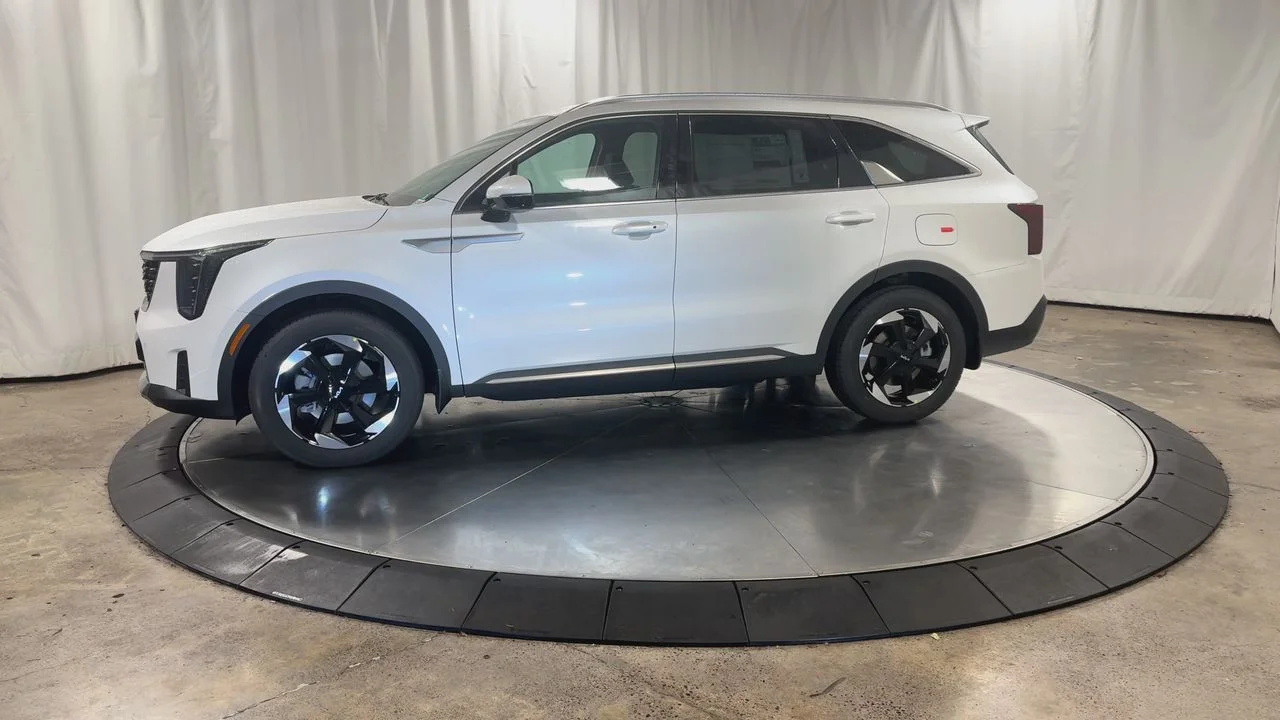 New 2026 Snow White Pearl Kia EX image 5