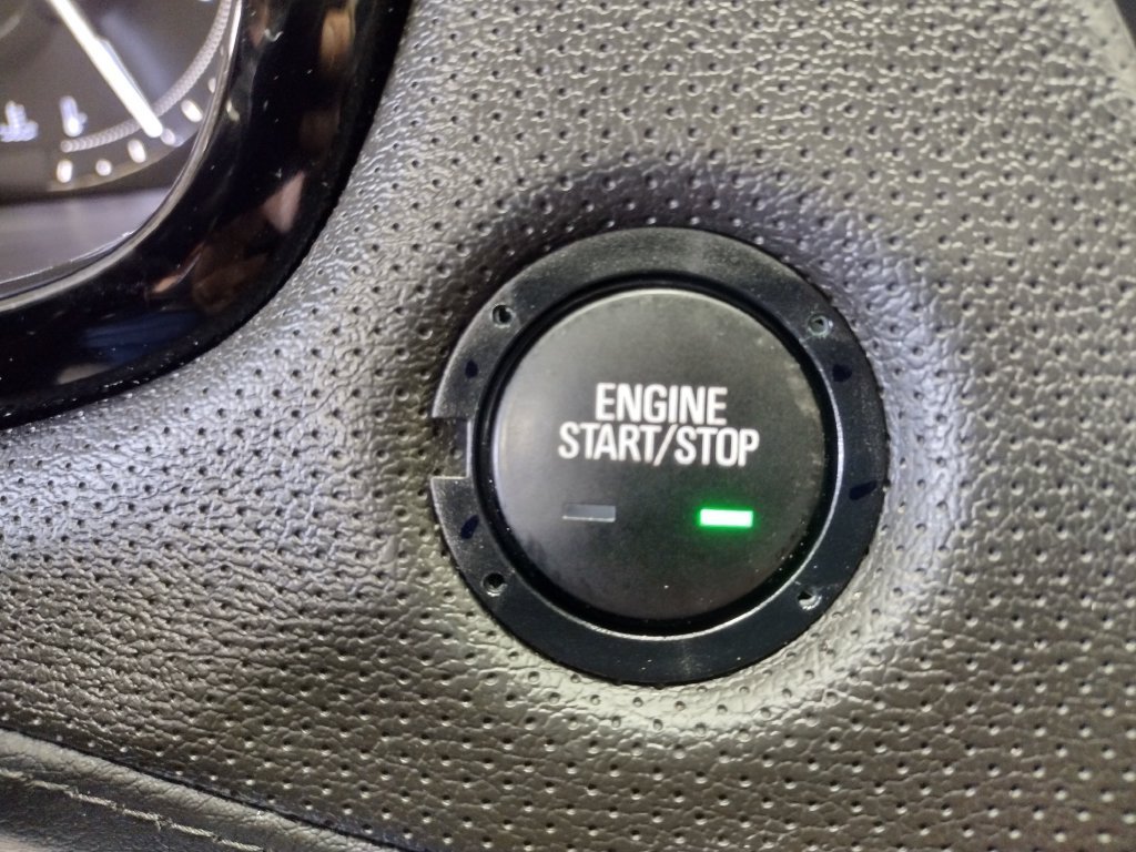 Used 2019  Cadillac Luxury image 17
