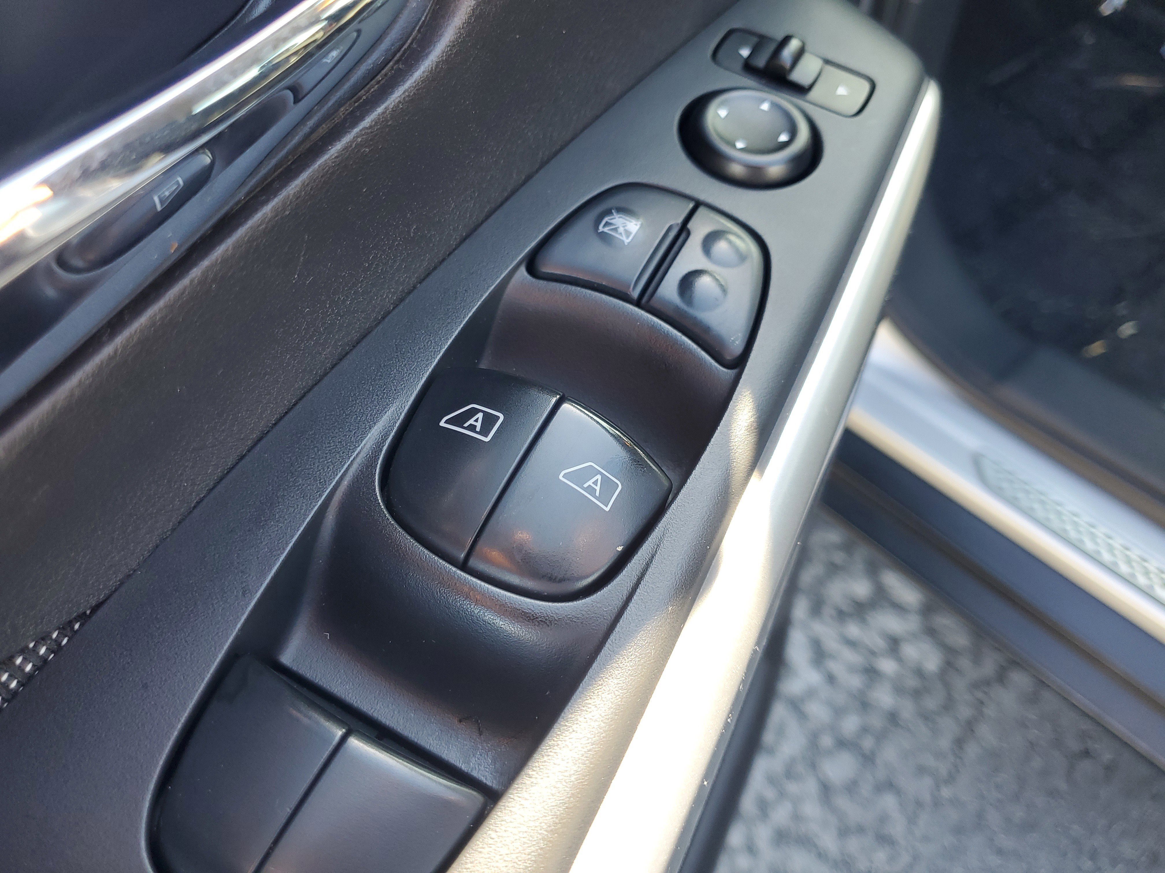 Used 2020 Brilliant Silver Metallic Nissan SV image 18