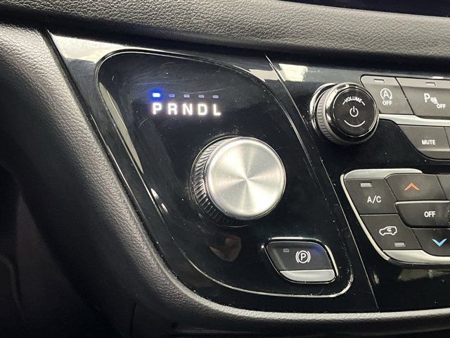 Used 2025 Diamond Black Crystal Pearlcoat Chrysler Select image 26