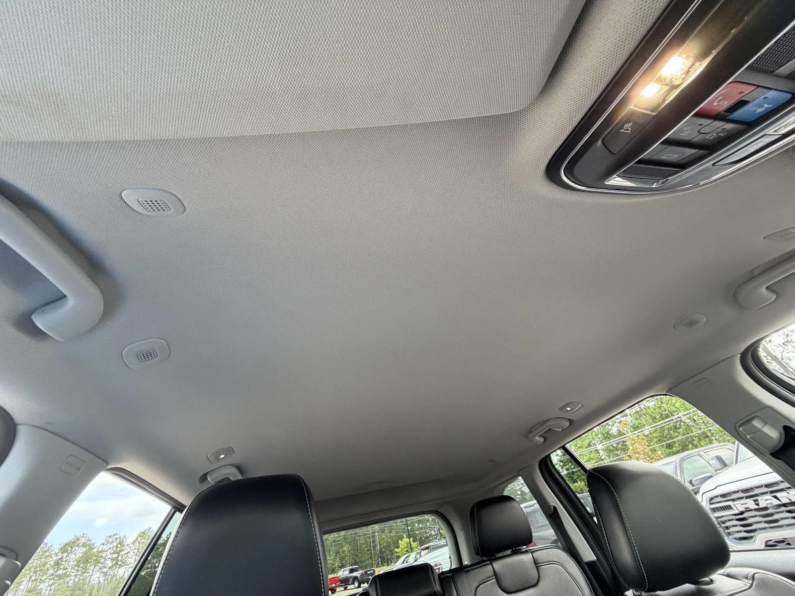Used 2023 Diamond Black Crystal Pearlcoat Jeep Limited image 22