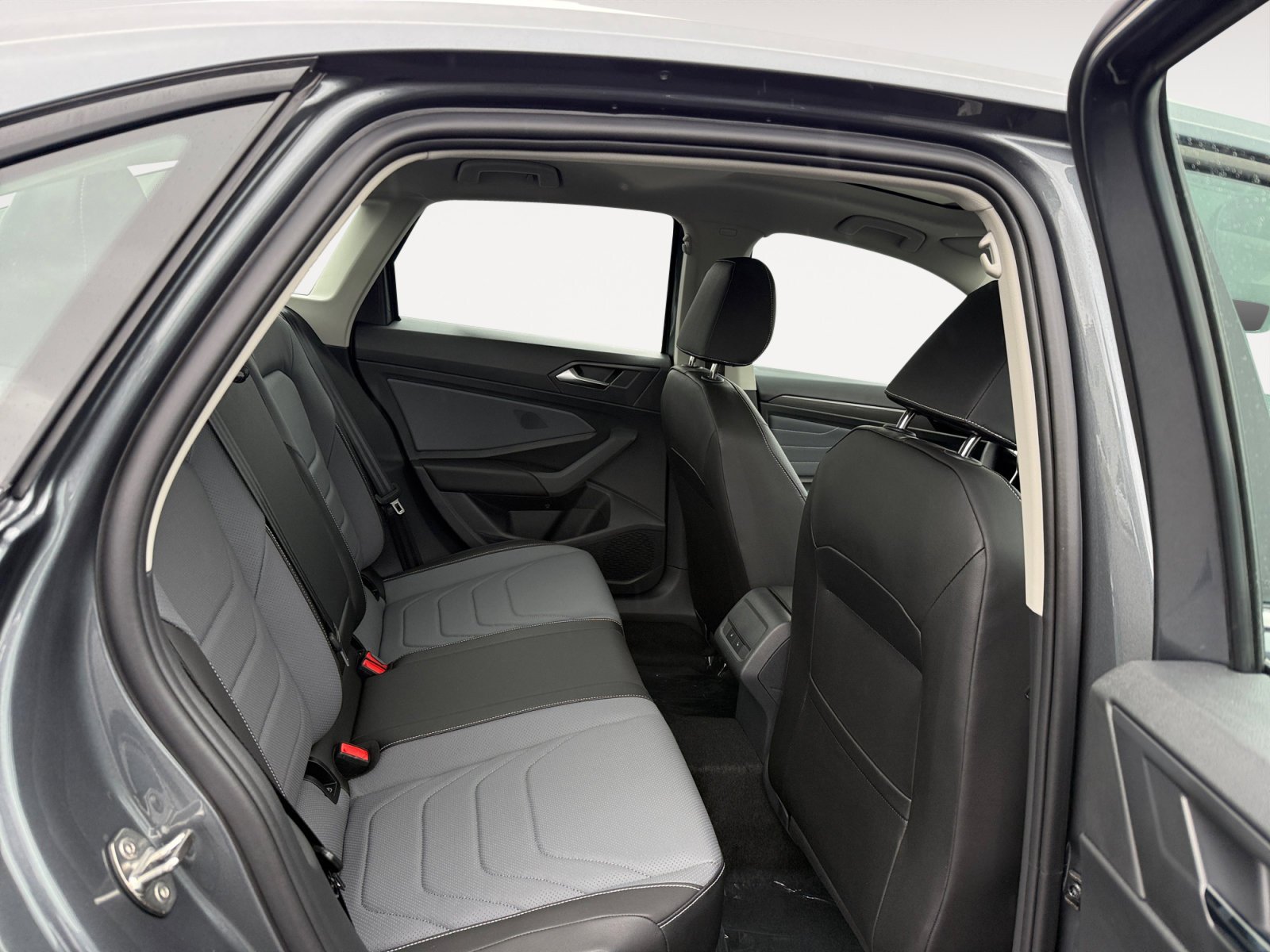 New 2027 Gray Volkswagen SEL image 18