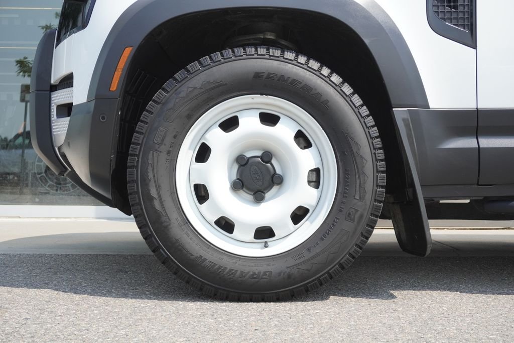 Used 2023 White Land Rover S image 34