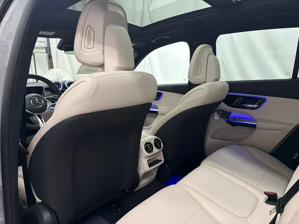 New 2027 White Mercedes-Benz GLC 300 image 17