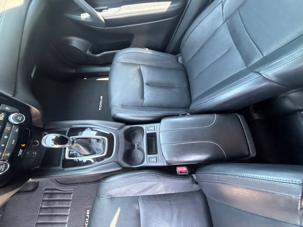 Used 2017 Blue Nissan SL image 15