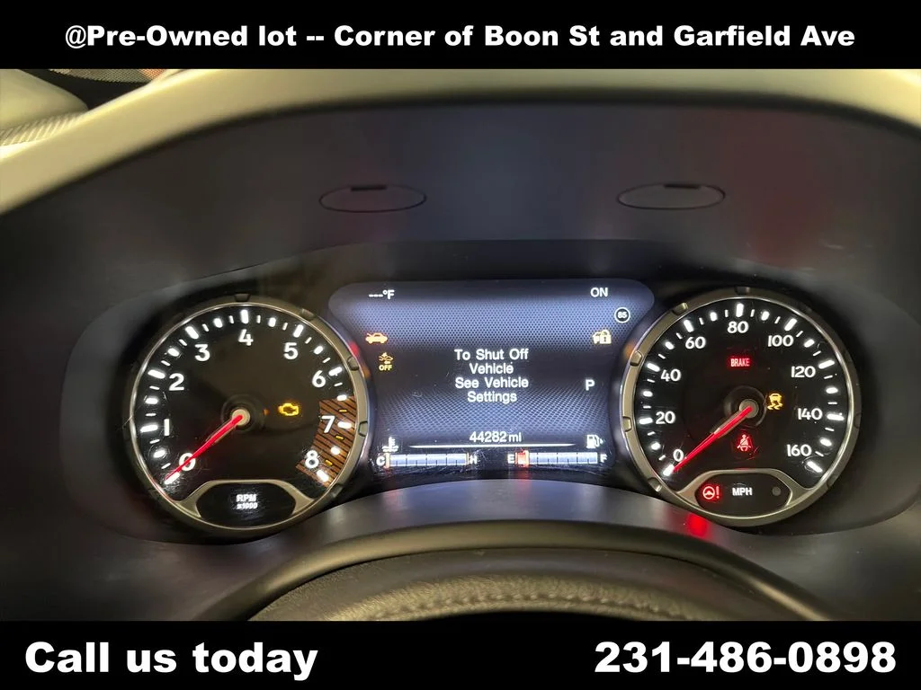 Used 2021 Silver Jeep Latitude image 23