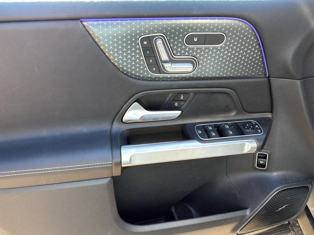 Used 2024  Mercedes-Benz GLB 250 image 33
