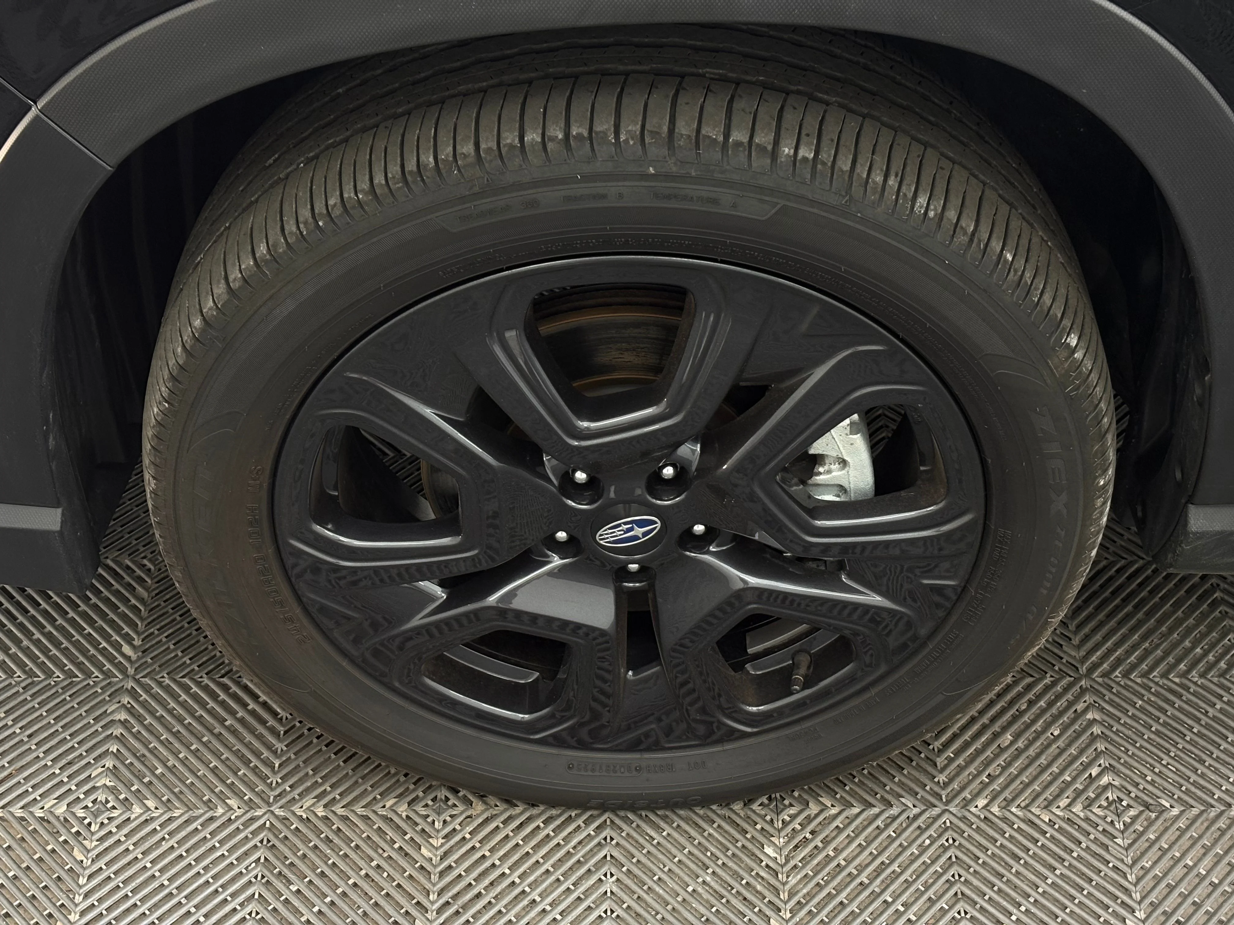 Used 2025 Crystal Black Silica Subaru Onyx Edition image 15