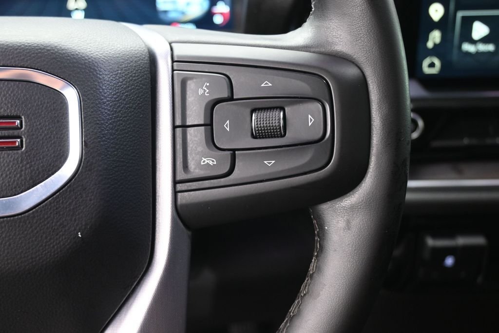 Used 2025 White GMC SLT image 28