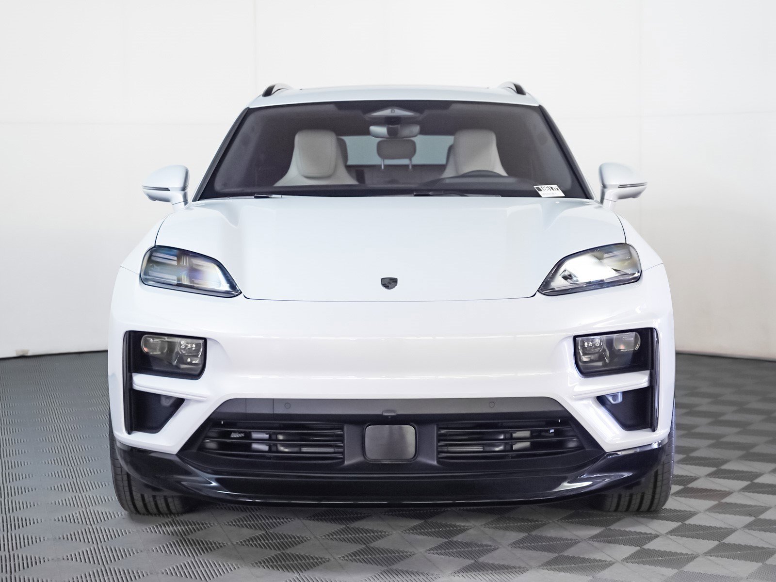 2025 Porsche Macan Turbo Electric - Photo 7