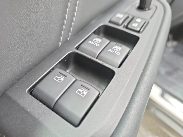 Used 2018 White Subaru 3.6R image 27