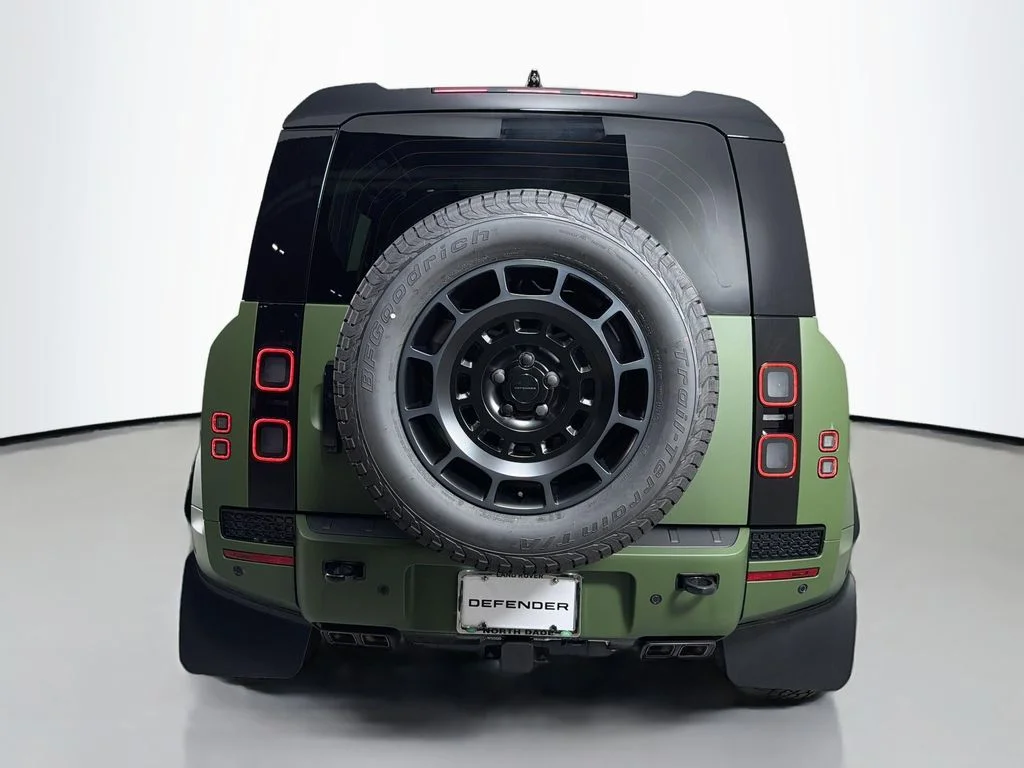 New 2026 Narvik Black Land Rover OCTA Black image 6