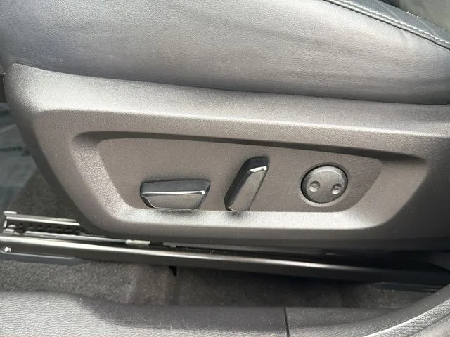 Used 2023  Mitsubishi SE image 21