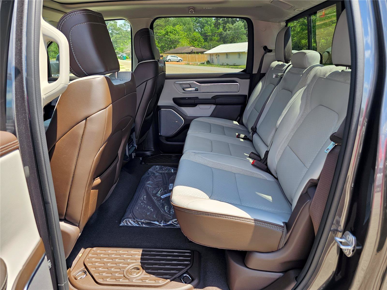 New 2026 Granite Crystal Metallic Clearcoat Ram Laramie image 33