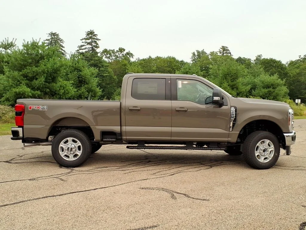 New 2026 Marsh Gray Ford XLT image 3