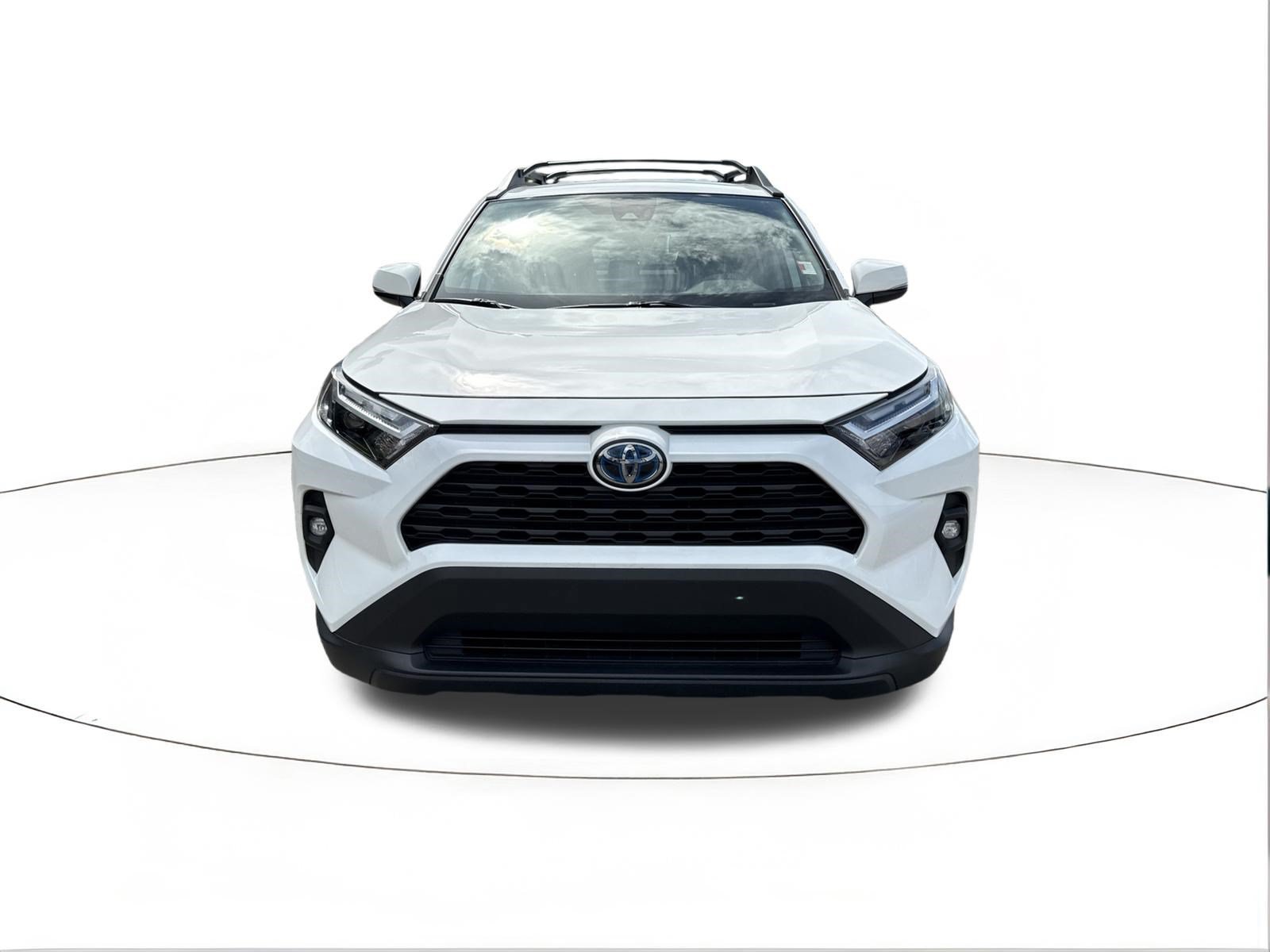 Used 2023 Ice Cap Toyota Hybrid Woodland image 8