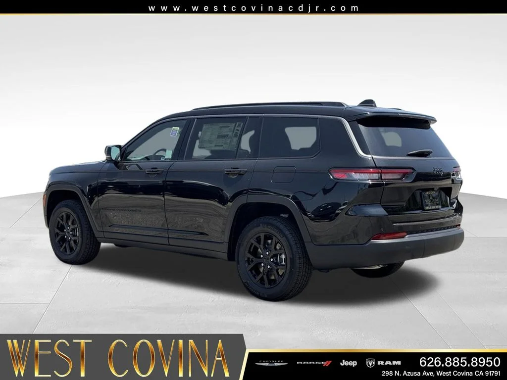New 2026 Diamond Black Crystal Pearl-Coat Exterior Paint Jeep Altitude image 10