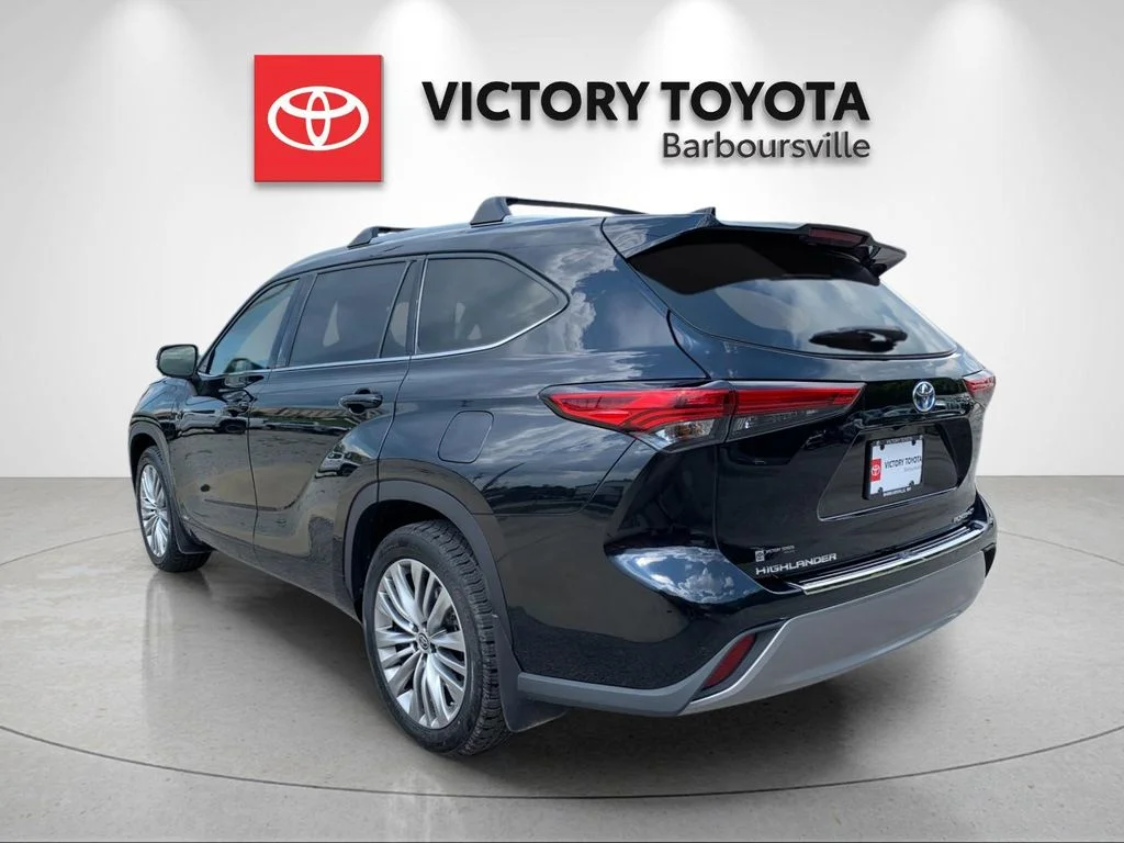 Used 2022 Black Toyota Platinum image 3