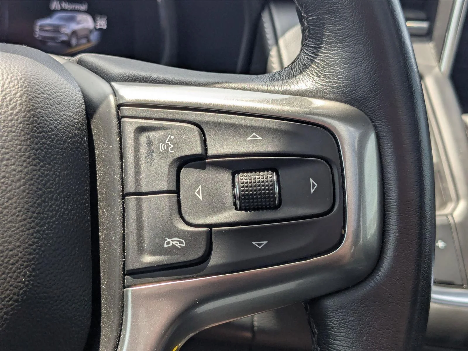 Used 2022 Black Chevrolet Z71 image 16